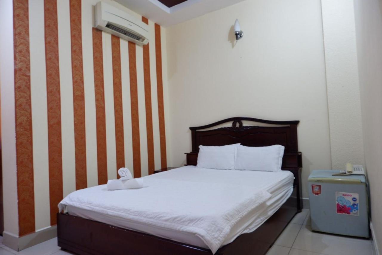 Reddoorz Tuan Viet Hotel Dinh Tien Hoang Ho Chi Minh-staden Exteriör bild