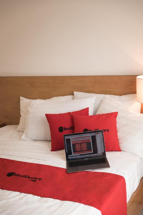 Reddoorz Tuan Viet Hotel Dinh Tien Hoang Ho Chi Minh-staden Exteriör bild